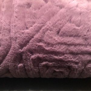 Brand new Minky ultra soft blanket Q